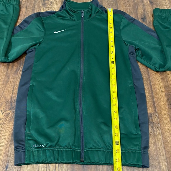 Rare Nike zip up jacket - Picture 17 of 17